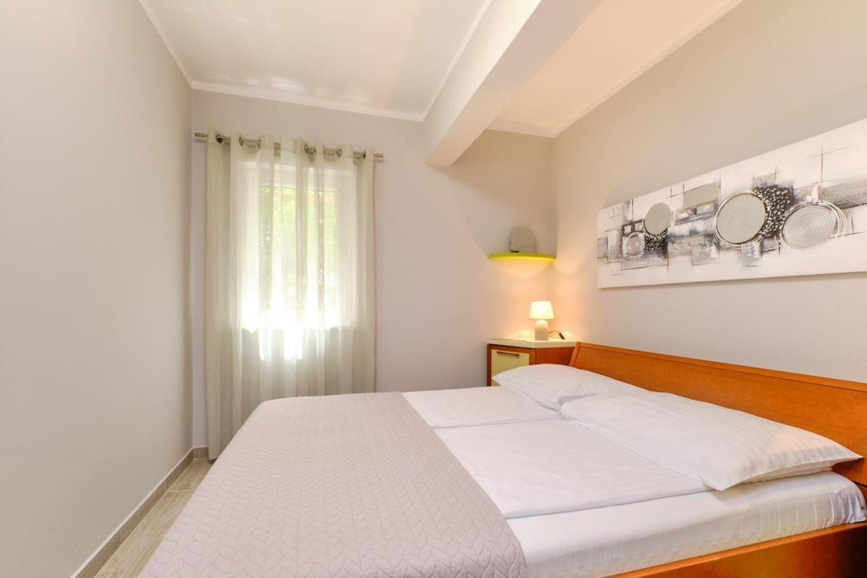 Apartments Enna Mali Lošinj Buitenkant foto