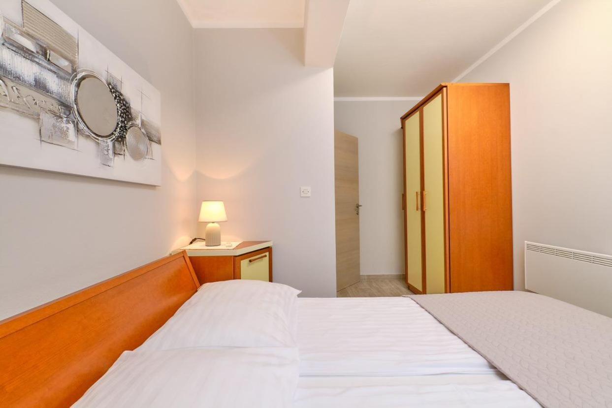 Apartments Enna Mali Lošinj Buitenkant foto