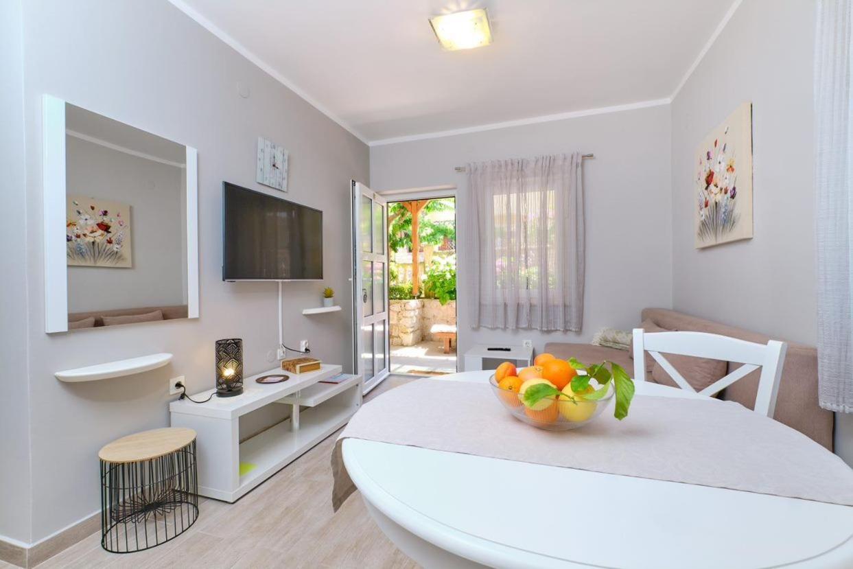 Apartments Enna Mali Lošinj Buitenkant foto