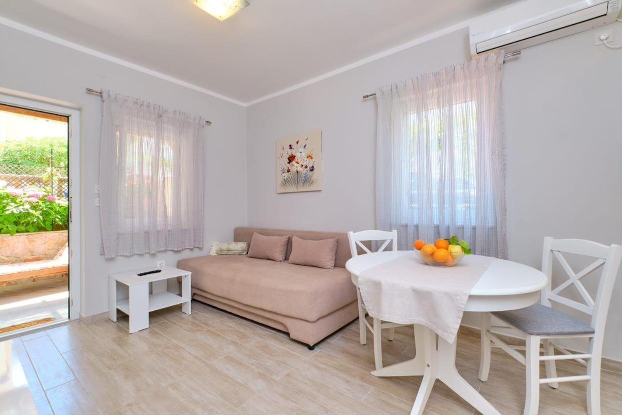 Apartments Enna Mali Lošinj Buitenkant foto