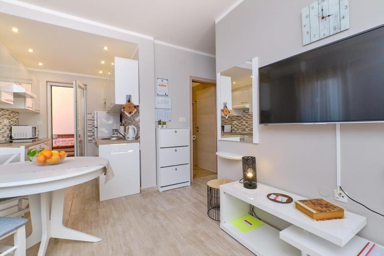 Apartments Enna Mali Lošinj Buitenkant foto