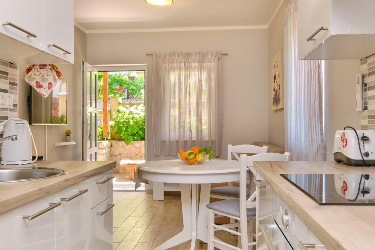 Apartments Enna Mali Lošinj Buitenkant foto